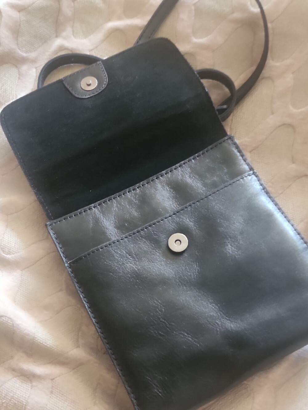 NWT Patricia Nash Black Tooled Leather Crossbody with Silver Clasp - Picture 3 of 4